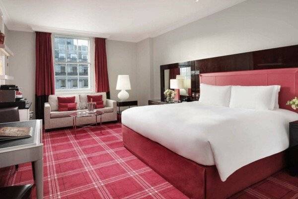 Junior King Suite with Lounge Space and Waterloo Place View