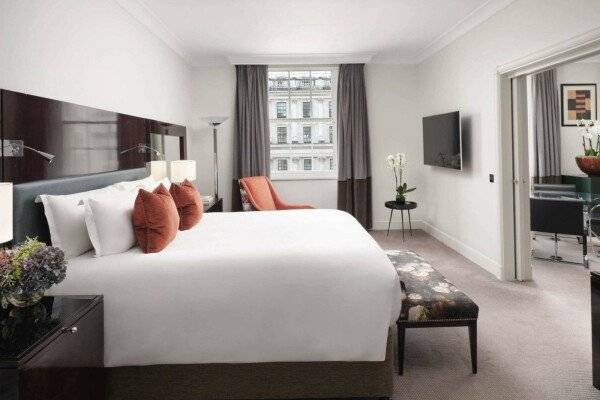 St James King Suite with Separate Lounge and Dining Space - Waterloo Place View