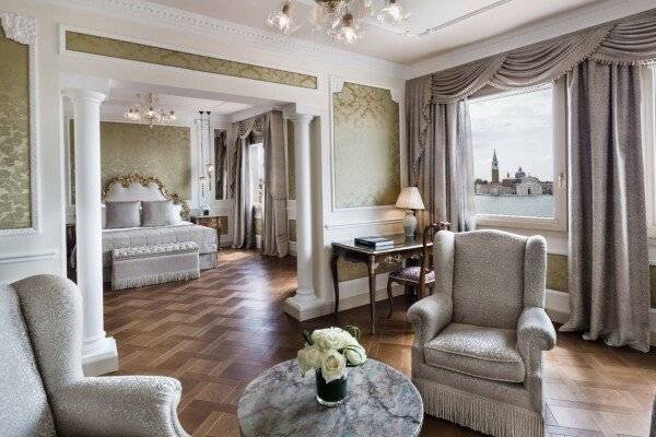 Tiziano Suite with Lagoon View 