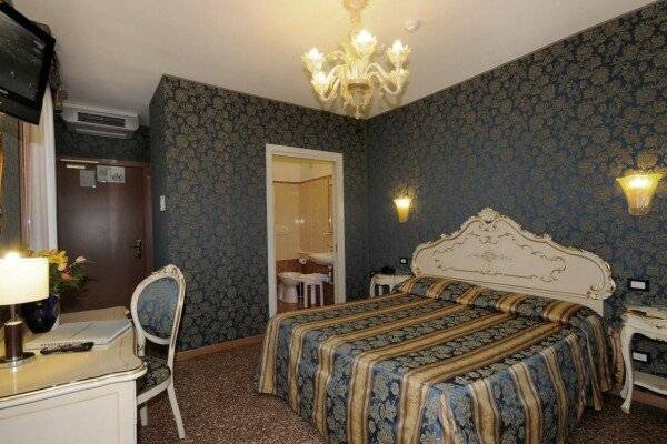 Deluxe Double or Twin Room with Balcony