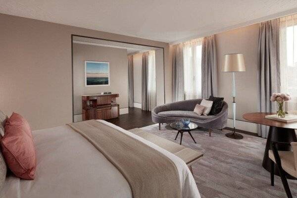 Astor Junior King Suite with City View