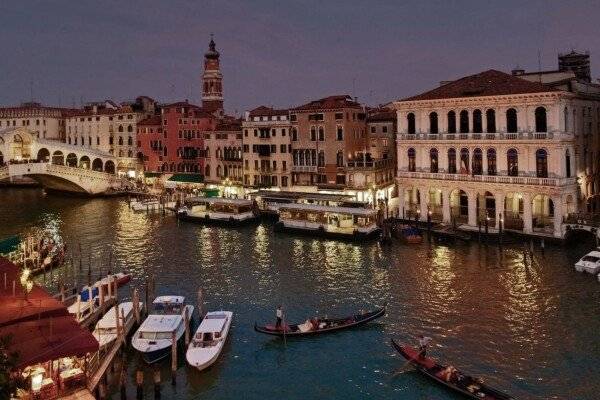 Junior Suite with Grand Canal View