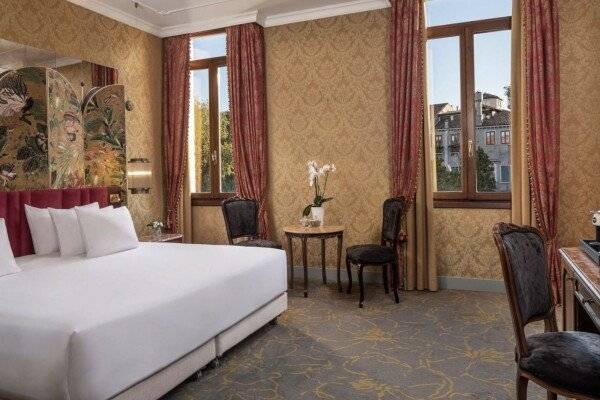 Premium Double or Twin Room with Canal View