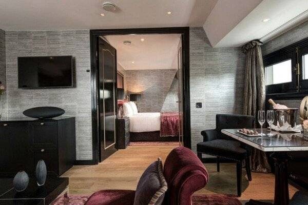 Executive Suite with Spa Bath