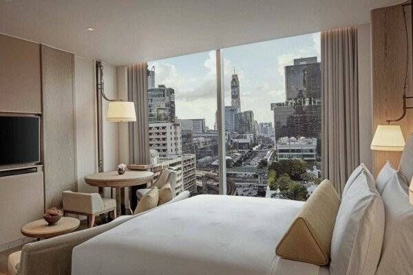 Deluxe King Room with City View