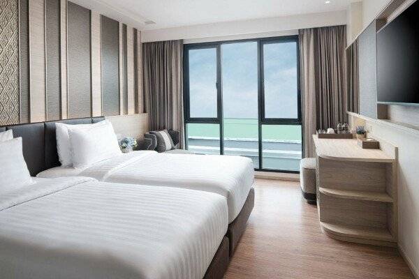 Deluxe Twin Room with View