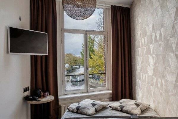 Small Double Room - Canal View