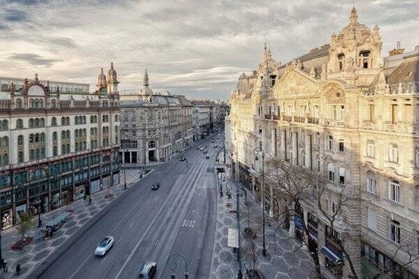 One-Bedroom King Suite with City View