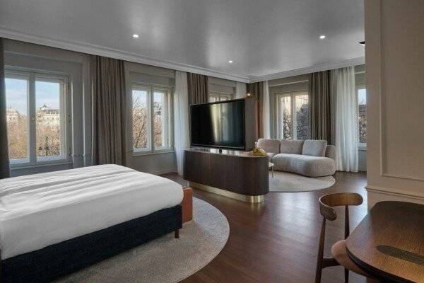 One-Bedroom Suite with City View