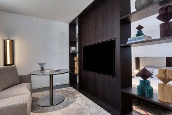 One-Bedroom Contemporary Junior King Suite 