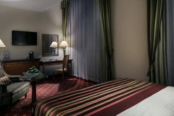 Executive Deluxe Double or Twin Room with New Year's Eve Gala Dinner