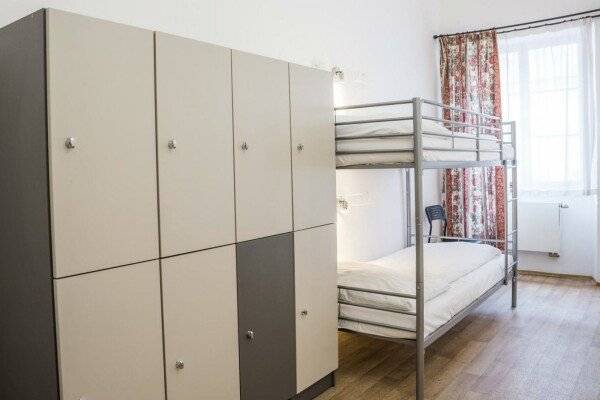 Bunk Bed in Mixed Dormitory Room