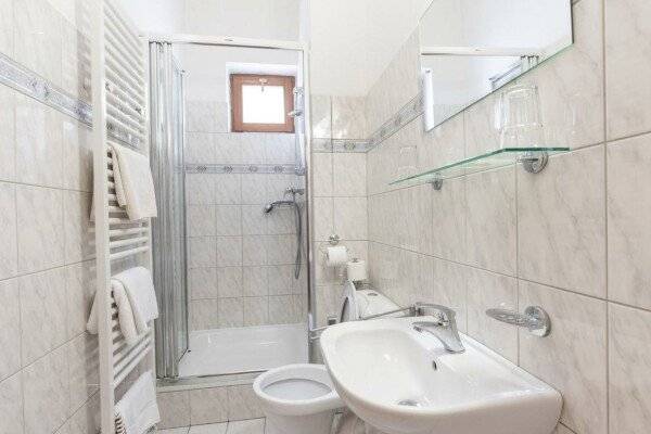 Single Room with Private Bathroom - Annex