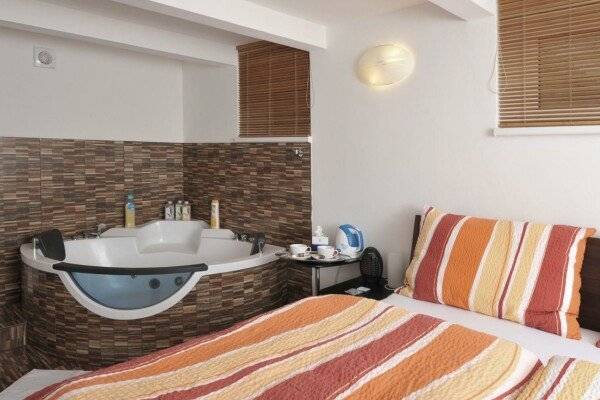 Superior Double Room with Spa Bath and Sauna