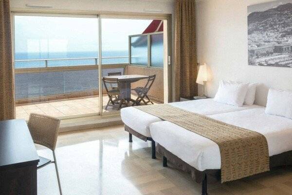 One-Bedroom Apartment with Sea View (4 Adults)