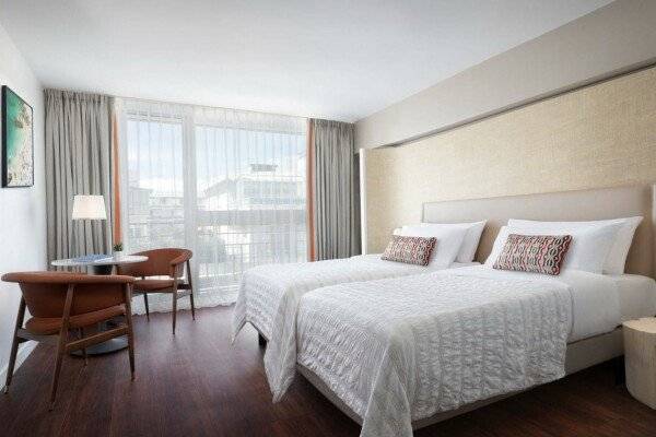 Deluxe room with City view, Twin Bed