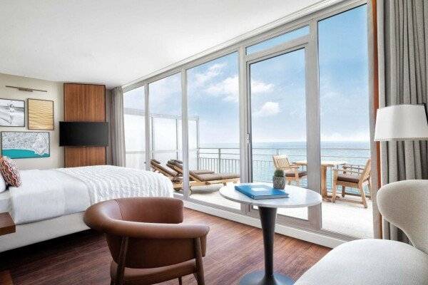 Executive room with Sea view, King bed 