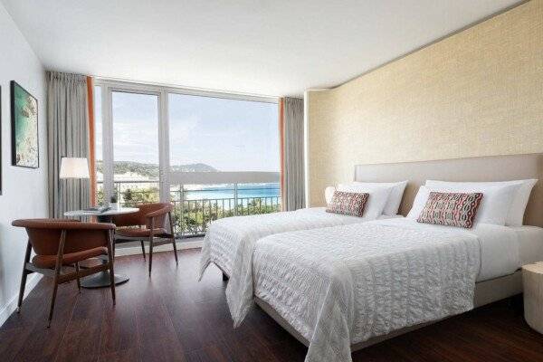 Deluxe room with Sea and Garden view, Twin Bed