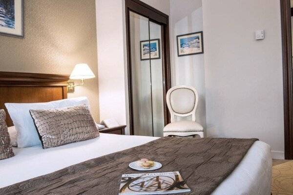 Double Room with Partial Sea View