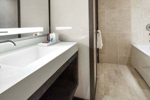 Executive King Suite with Roll-in Shower - Mobility Access