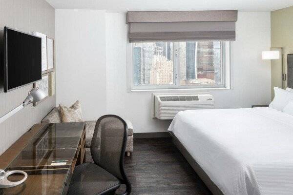 Guest room, 1 King, City view