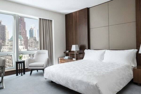 One Bedroom Empire State View Suite with Club Access