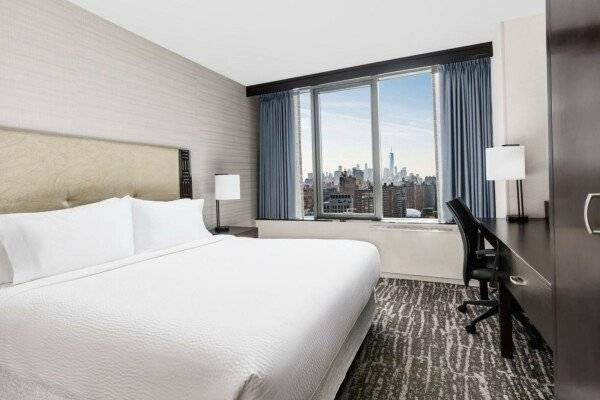 Deluxe King Room with City View