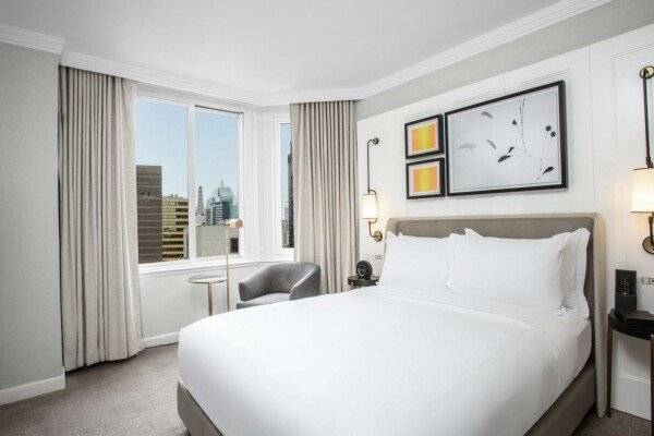 One-Bedroom Premium King Suite with Park View 