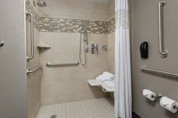 King Room with Roll-In Shower - Mobility and Hearing Access/Non-Smoking