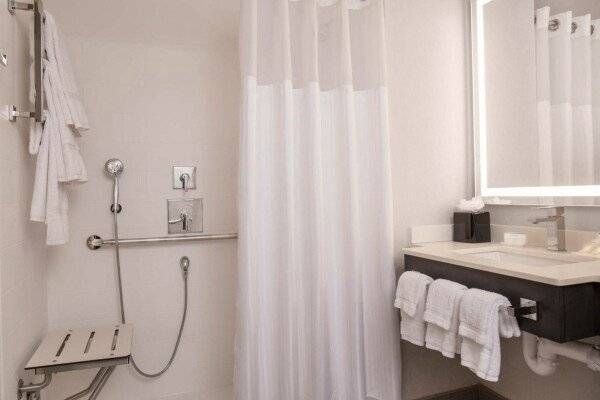 King Room with Roll-In Shower and Water View - Mobility Accessible