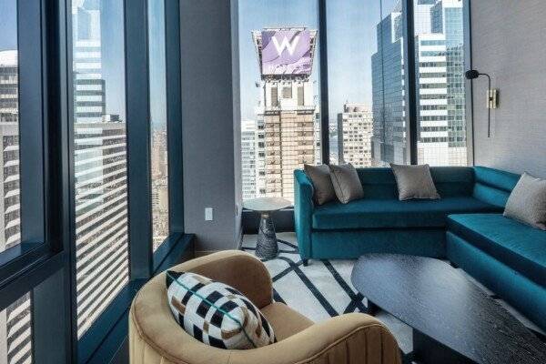 One-Bedroom Corner Suite - Top Floors