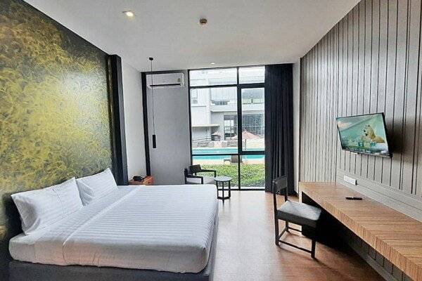 Deluxe Double or Twin Room with Pool View