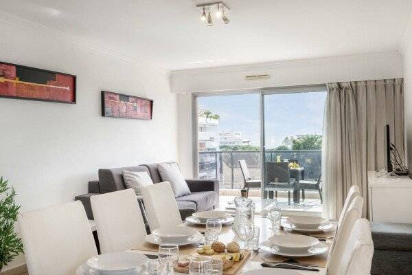 Apartment with Pool View 