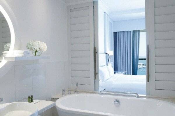 Luxury King Room with Sea View - Pool Access 