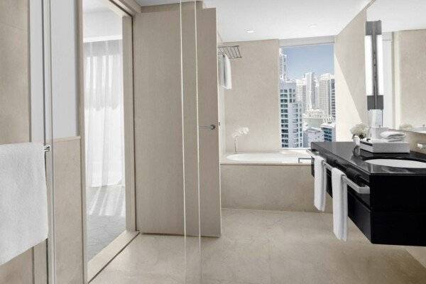 Deluxe City View Room, King Bed, Including direct access to Dubai Marina Mall & Marina Walk