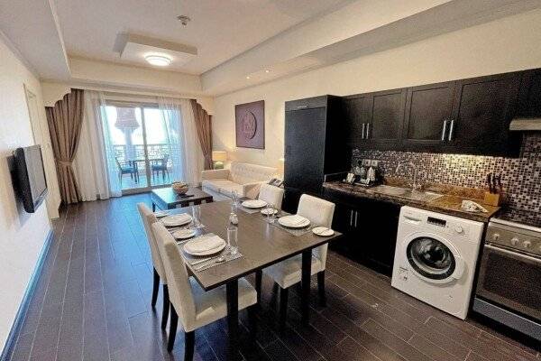 Two-Bedroom Apartment With Free Shuttle Bus to Public Beach