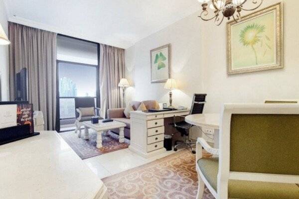 One-Bedroom Apartment with City View with Free Shuttle Beach & Mall Transfer