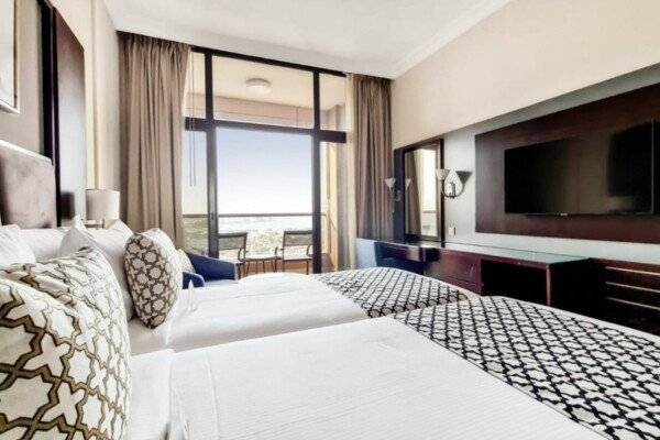 One-Bedroom Apartment with Sea View with Free Shuttle Beach & Mall Transfer