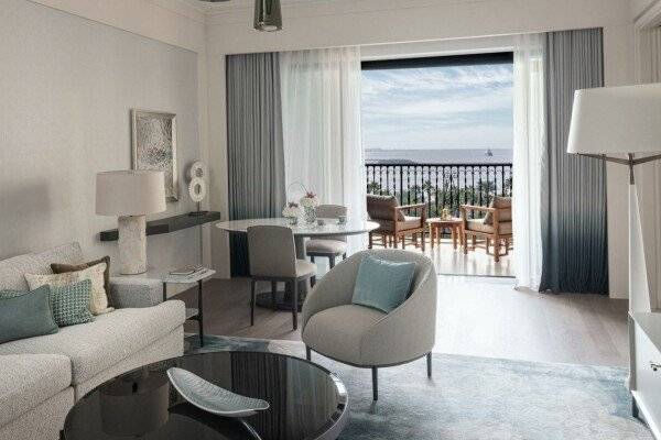 Four Seasons Sea View Suite