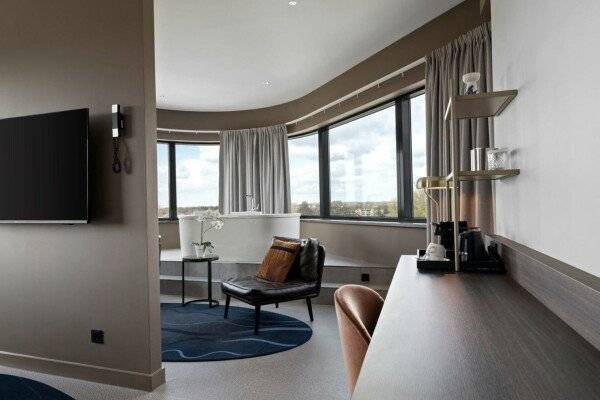 Superior King Suite