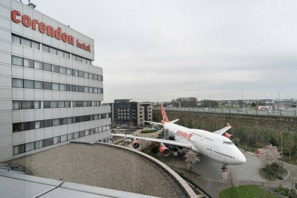 King Room with Airplane View