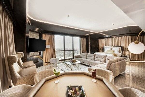 5 Bedroom Penthouse Suite - 360 Panoramic 360 Sea and Burj Views - Top Floor (72nd)