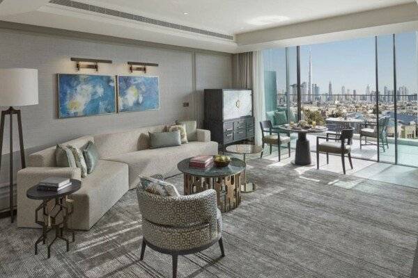 Skyline View Suite with Club Lounge Access - including Daily Breakfast & Afternoon Tea, Evening Drinks & Canapes