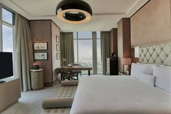 Deluxe King Room with Skyline View