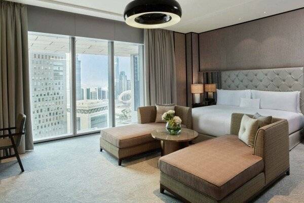 Grand Deluxe King Room with Skyline View