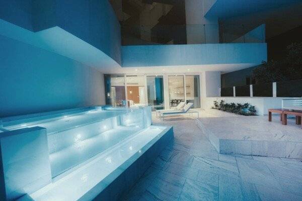 Master Suite w/Pool