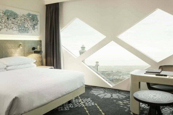 King Deluxe Room with Airport View