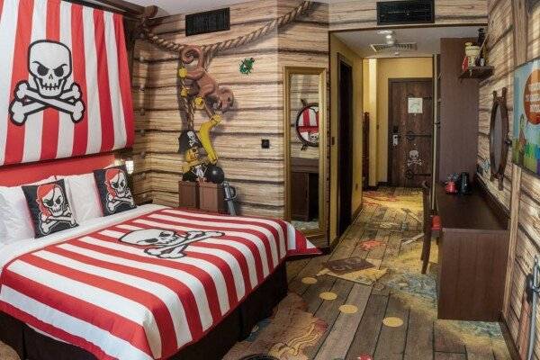 Pirate Fully Themed Room with Complimentary Park Access, Breakfast, Creative Workshops, In-Room Treasure Hunt and Kids Activities