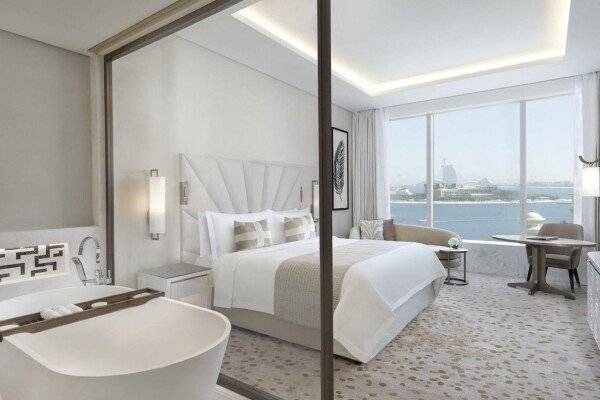 Grand Deluxe King Room, Guest room, 1 King, Partial sea view