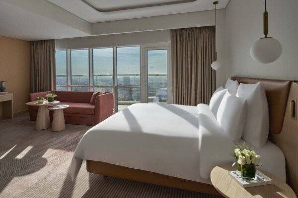 Deluxe Room King -   AED 125 Redeemable Food & Beverage Credit Per Night